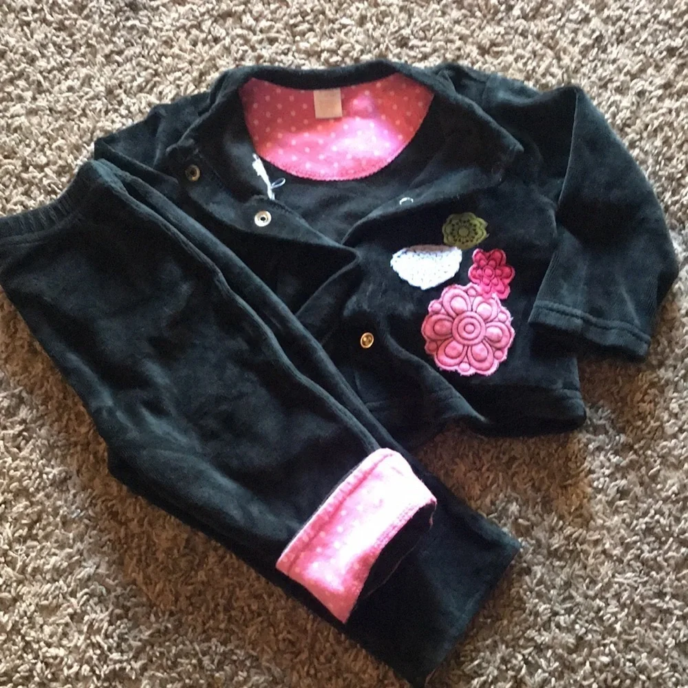 Macy’s WARM Black Button Up Matching Super Soft Thick Warm Flower Pants Top